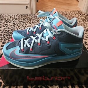 Nike Lebron XI low size 10 US